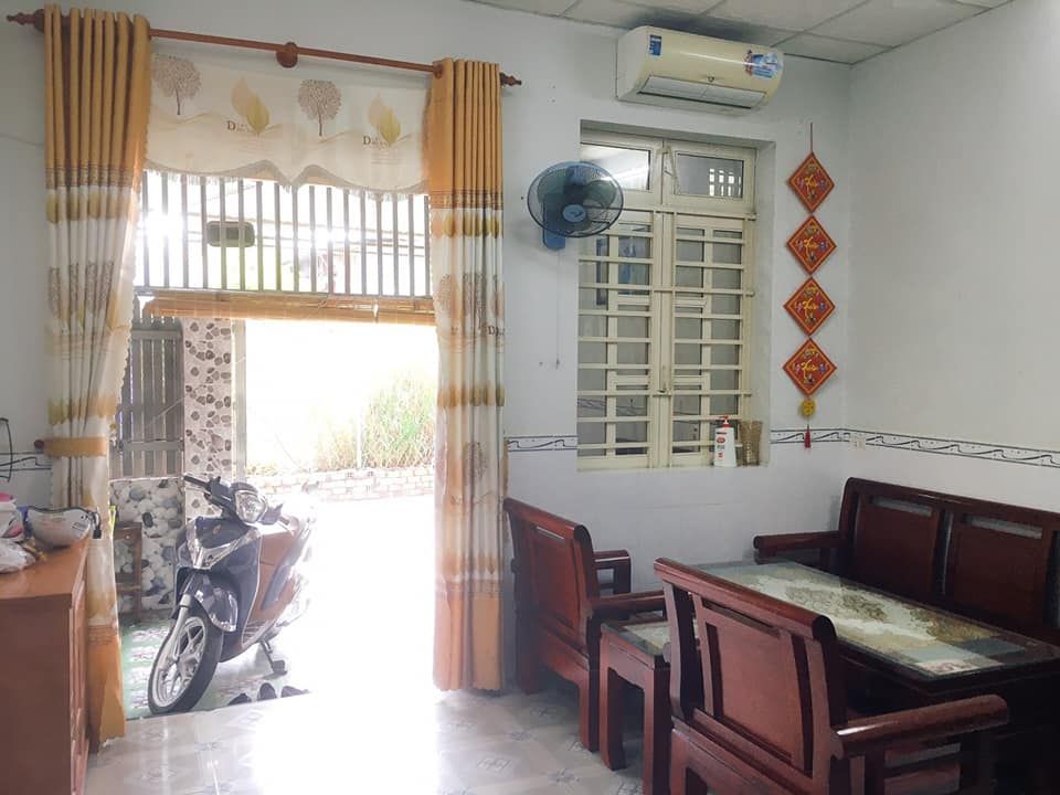 Cần bán nhà đẹp sổ riêng , dọn vào ở ngay . Vị trí nhà thuộc kp1 Tân hiệp, gần chợ nhỏ
