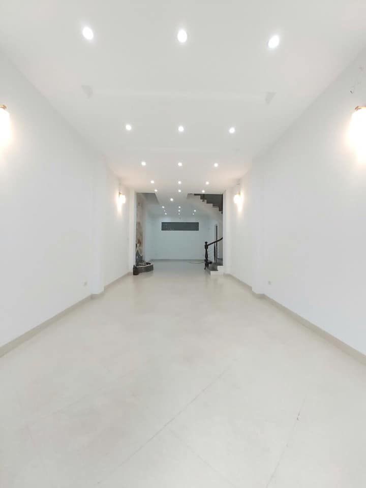 Chính chủ bán nhà 70m2, 5 tầng, ô tô đỗ Cửa, số 223 ngõ 211 khương trung, kinh doanh tốt ngõ rộng.