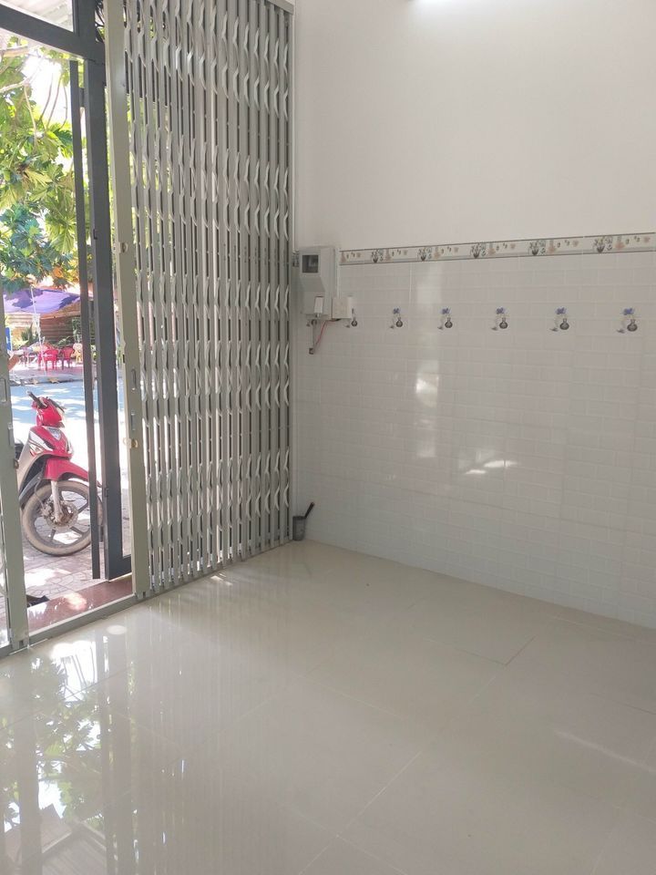 CHO THUÊ NHÀ MỚI CÓ NỘI THẤT MÁY LẠNH MẶT TIỀN KDC ĐẠI HỌC Y DƯỢC, AN KHÁNH, NINH KIỀU.