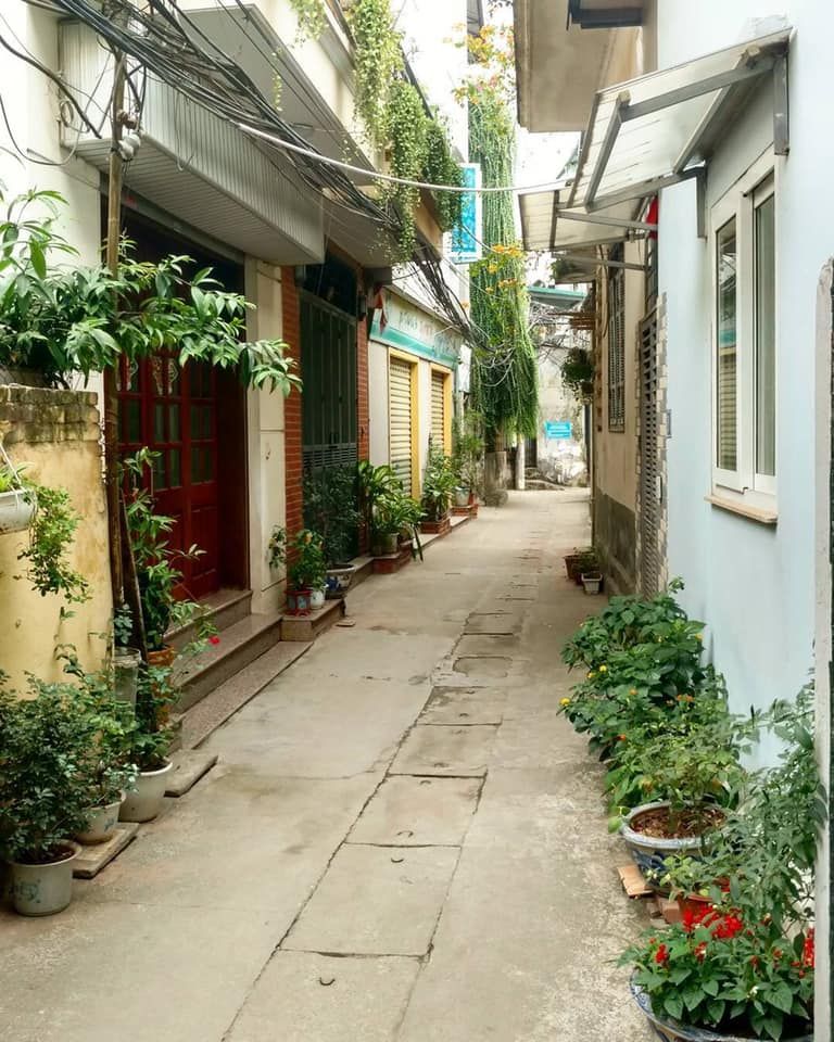 Cho thuê nhà nguyên căn đường Lạc Long Quân. Diện tích 90m2 x 4 tầng. 5 phòng ngủ khép kín