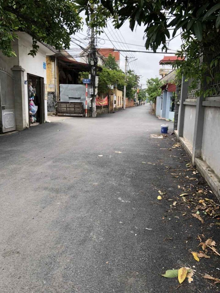 cần bán mảnh đất 48m mặt tiền 4m hâụ tại kim chung hoài đức . hai mặt thoáng . Đường hai ô tô chánh