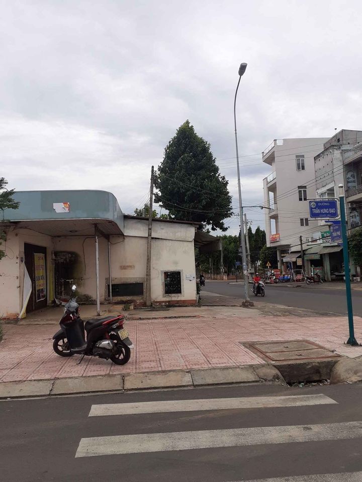 cần thanh lý gấp: KP Phú thanh, P Tân Phú, TP ĐỒNG XOÀI, HAI mặt tiền đường trần hưng đạo