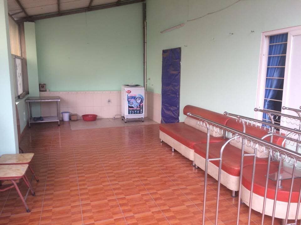 Cho thuê nhà nguyên căn đường Lạc Long Quân. Diện tích 90m2 x 4 tầng. 5 phòng ngủ khép kín