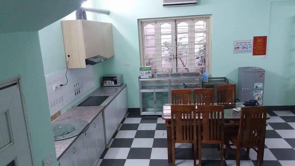 Cho thuê nhà nguyên căn đường Lạc Long Quân. Diện tích 90m2 x 4 tầng. 5 phòng ngủ khép kín
