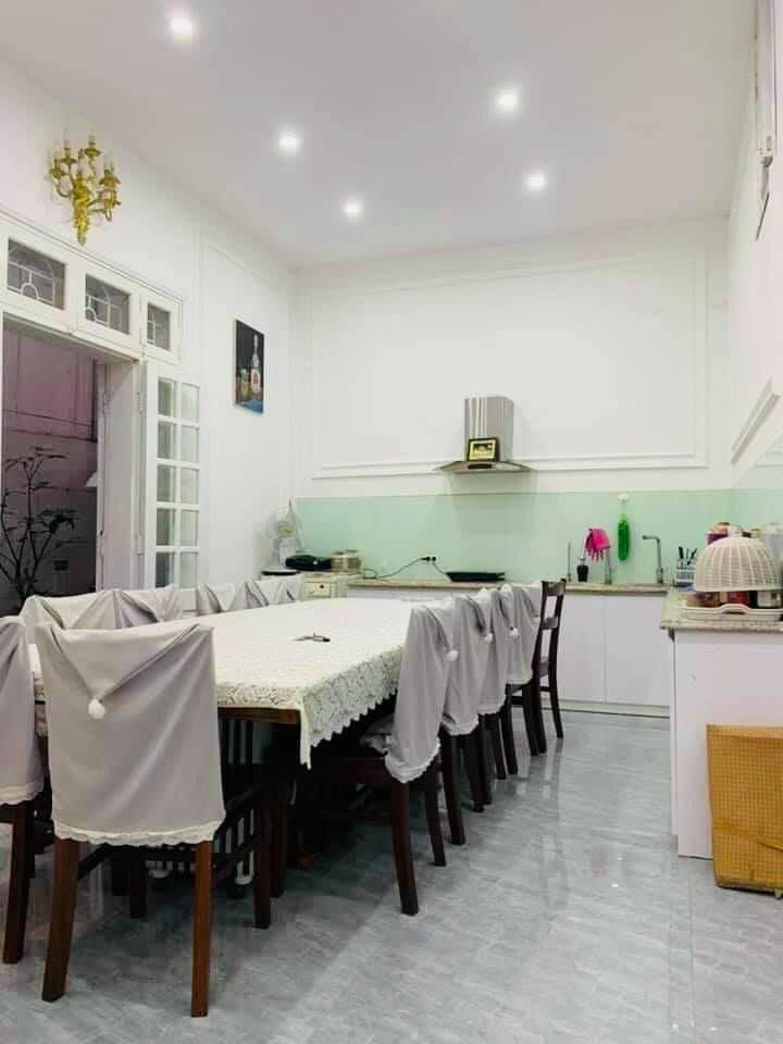BÁN BIỆT THỰ KIỂU PHÁP- VỈA HÈ- GARA- Ô TÔ TRÁNH- THANG MÁY TẠI QUẬN BA ĐÌNH
