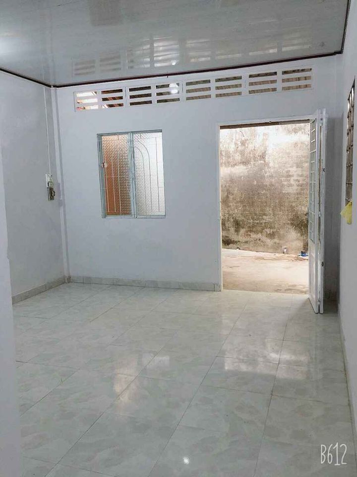 Bán nhà TPBTre p8 ngang 4m dài 13m tdt 50.7m giá 550 triệu xem nhà Alo 0939 661 779