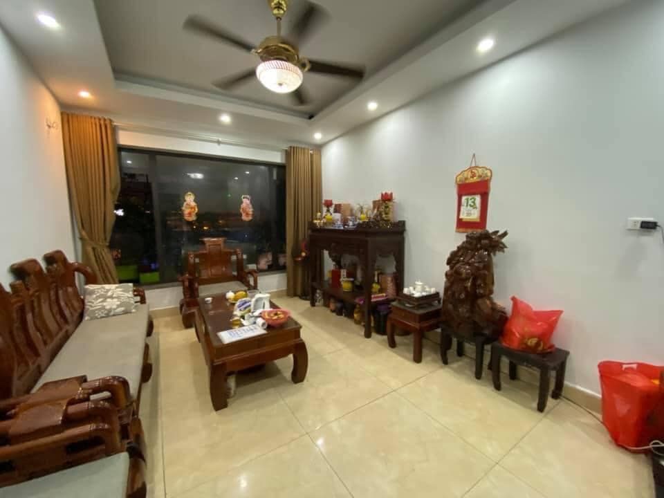Rinh nhà mặt phố giá covid kinh doanh mọi sản phẩm, dịch vụ đối diện chug cư quận hai bà trưng.