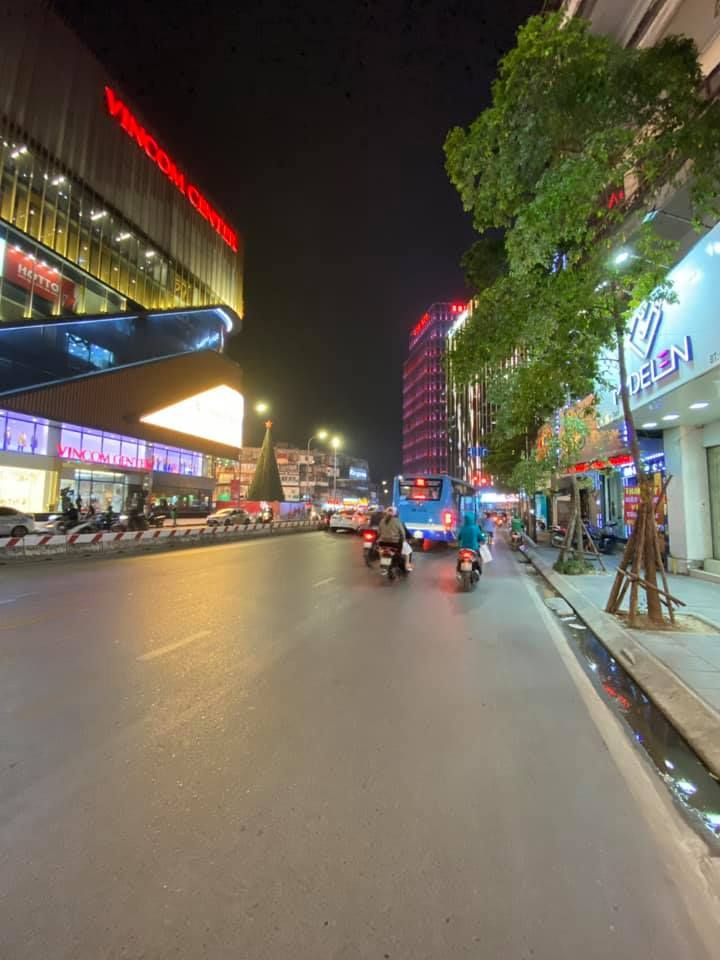 Cần bán căn nhà mặt phố Chùa Bộc, nhà đẹp Nở Hậu, tọa lạc trên con phố đẹp và nổi tiếng của Hà Nội