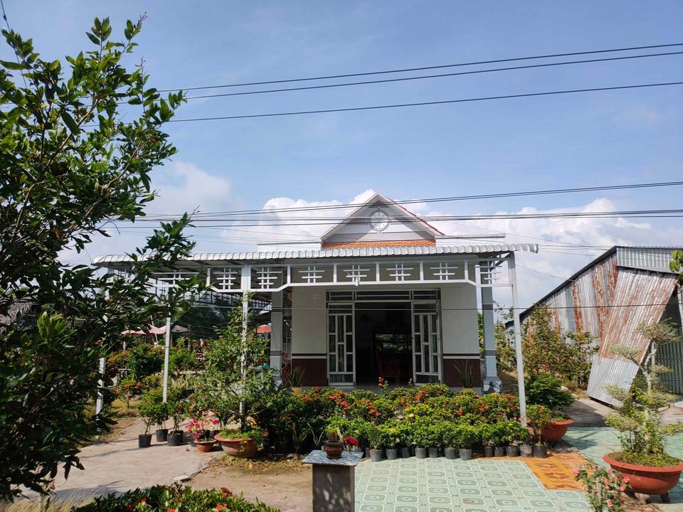 Cần sang lại quán, mặt tiền ngang 50, dài 95m, có mặt tiền sông luôn,kem nhà thái kèm , kèm hết