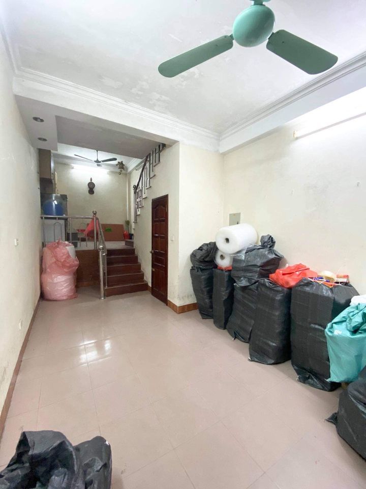 Cho thuê nhà ngõ 55 Thịnh Liệt, Hoàng Mai DT40m2, 4 tầng, 5 phòng ngủ Nhà rộng, ngõ rộng