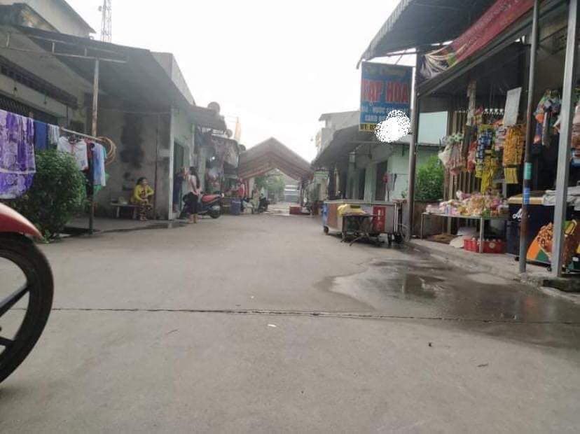 Người nhà chuyển về quê cần bán 2 day tro và Nhà 1 lâu 1tret sổ Hồng riêng 2 lô 2sổ