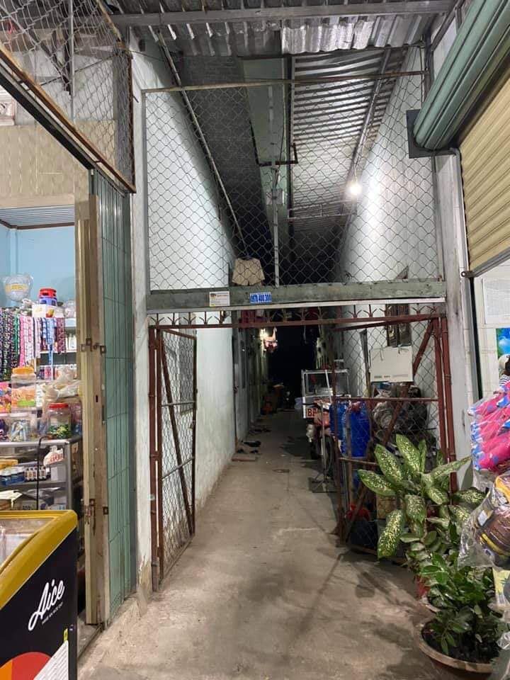 Người nhà chuyển về quê cần bán 2 day tro và Nhà 1 lâu 1tret sổ Hồng riêng 2 lô 2sổ