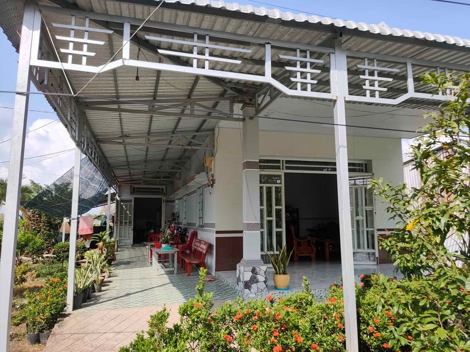 Cần sang lại quán, mặt tiền ngang 50, dài 95m, có mặt tiền sông luôn,kem nhà thái kèm , kèm hết
