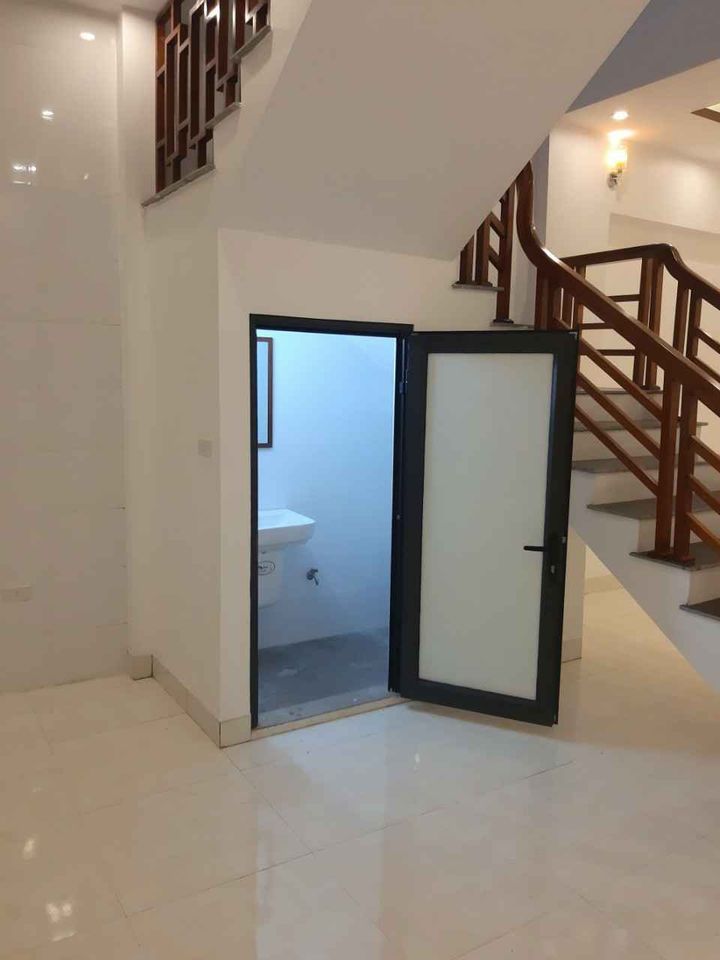 bán nhà 3 tầng phố chu văn an gần ủy ban nam bình Ninh Bình. Gần trạm y tế . Khu dân trí cao .