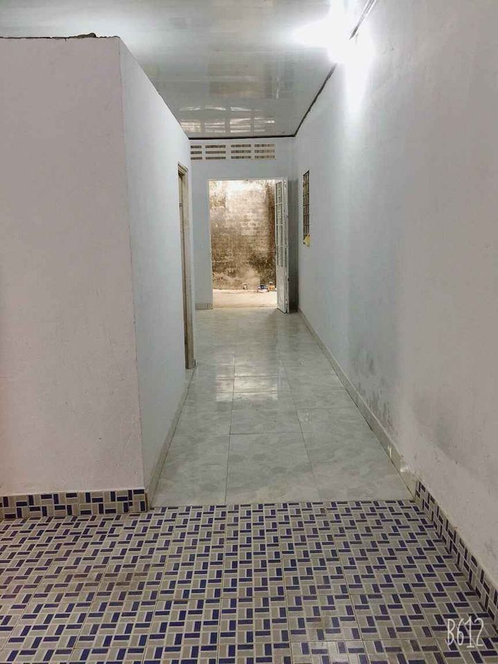 Bán nhà TPBTre p8 ngang 4m dài 13m tdt 50.7m giá 550 triệu xem nhà Alo 0939 661 779