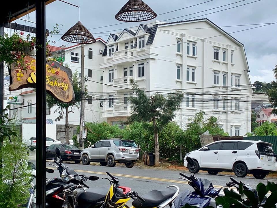 Chuyển đổi kinh doanh bán gấp khách sạn (32 phòng) tại đường Xô Viết Nghệ Tĩnh thành phố Đà Lạt.