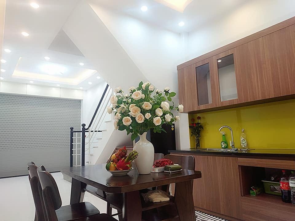 Chủ nhà chuyển công tác cần bán căn nhà riêng phố Tô Vĩnh Diện Nằm trong khu vực nhiều khu phân lô