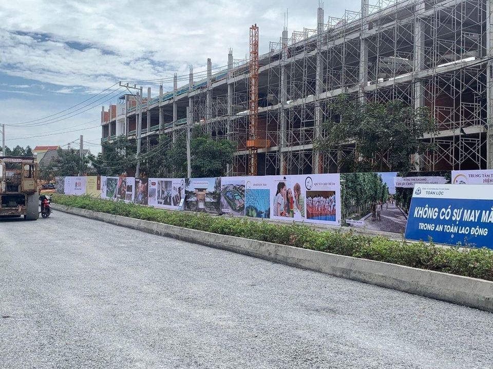 Bán nhà phố thương mại nằm ngay trung tâm Thủ Dầu Một Bình Dương 1 trệt 3 Lầu DTtừ 105m