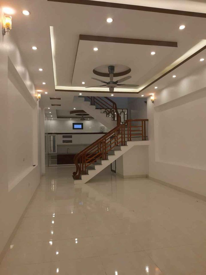 bán nhà 3 tầng phố chu văn an gần ủy ban nam bình Ninh Bình. Gần trạm y tế . Khu dân trí cao .