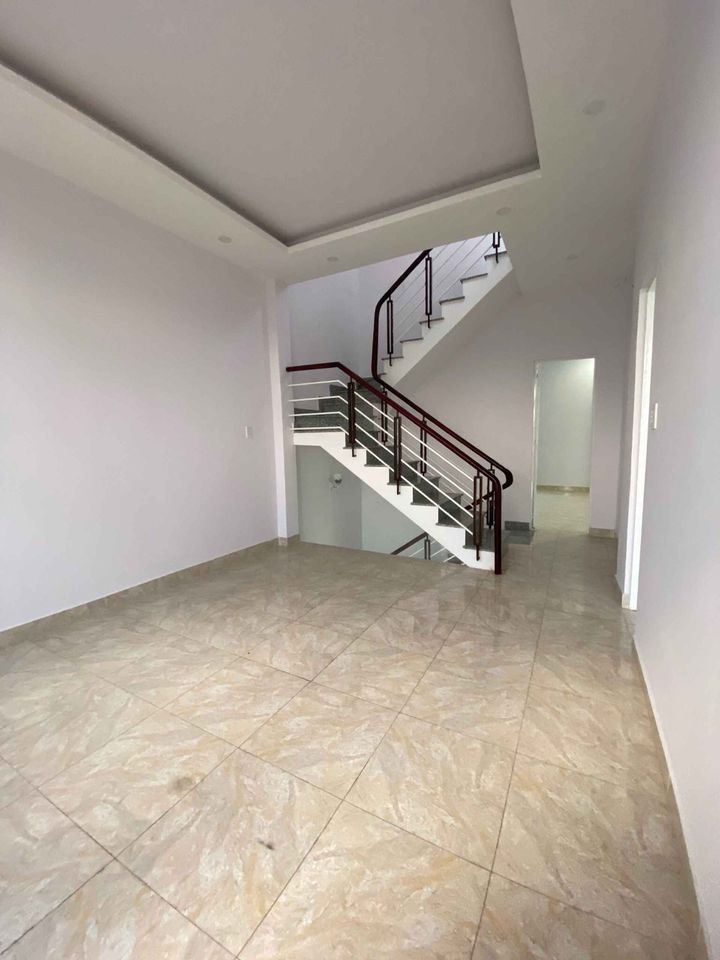 Bán nhà 2 lầu gần bigc DĨ AN DT105m2 ngang 7m Đường xe hơi hoàn công đầy đủ Nhà xây kiên cố