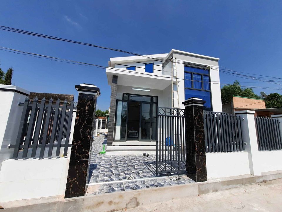 Căn nhà người quen cần bán gấp cho kịp xoay xở công việc 108m2 8x13 vuông vức Đất Đỏ