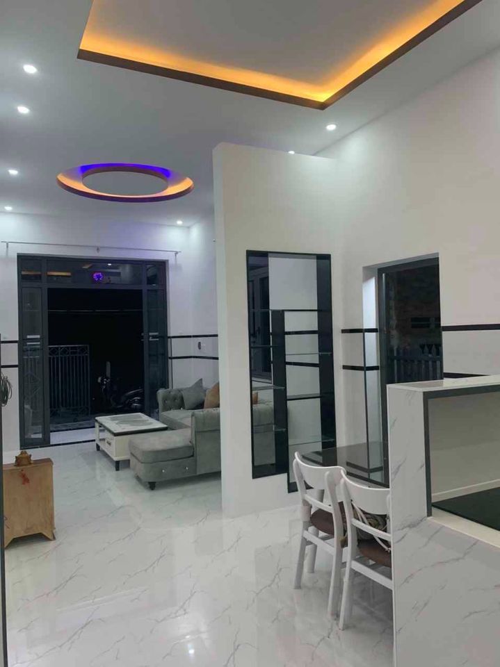 Căn nhà người quen cần bán gấp cho kịp xoay xở công việc 108m2 8x13 vuông vức Đất Đỏ