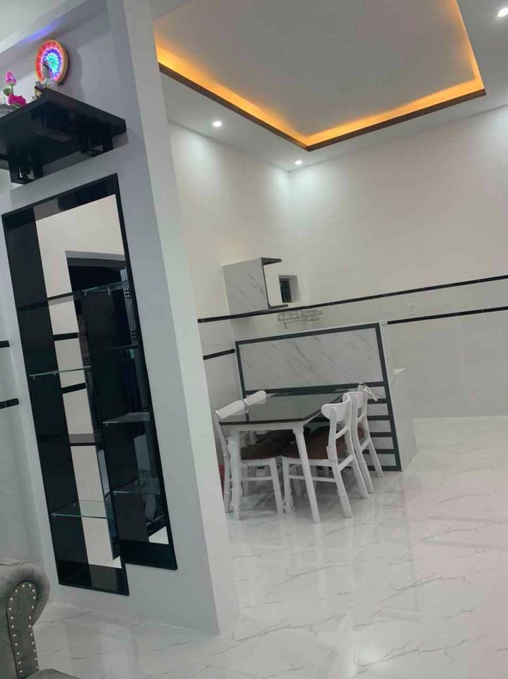 Căn nhà người quen cần bán gấp cho kịp xoay xở công việc 108m2 8x13 vuông vức Đất Đỏ