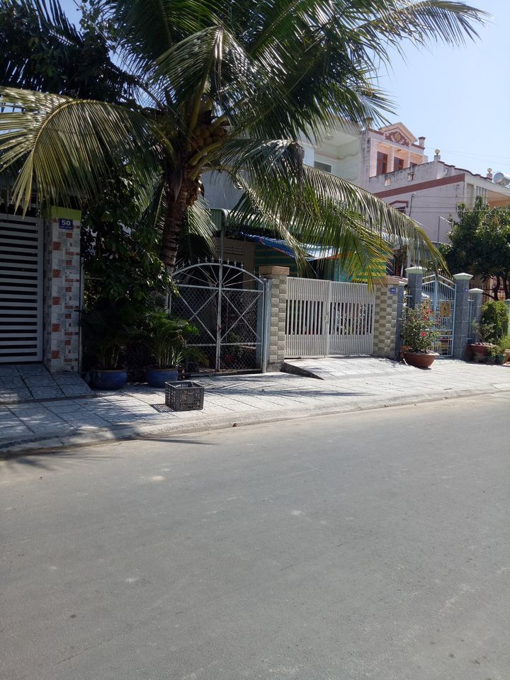 Cần bán gấp nền nhà ngang 4m dài 25m. Ở KDC sau lưng hồ bơi khu liên hợp Phường Mỹ Phú Đồng Tháp