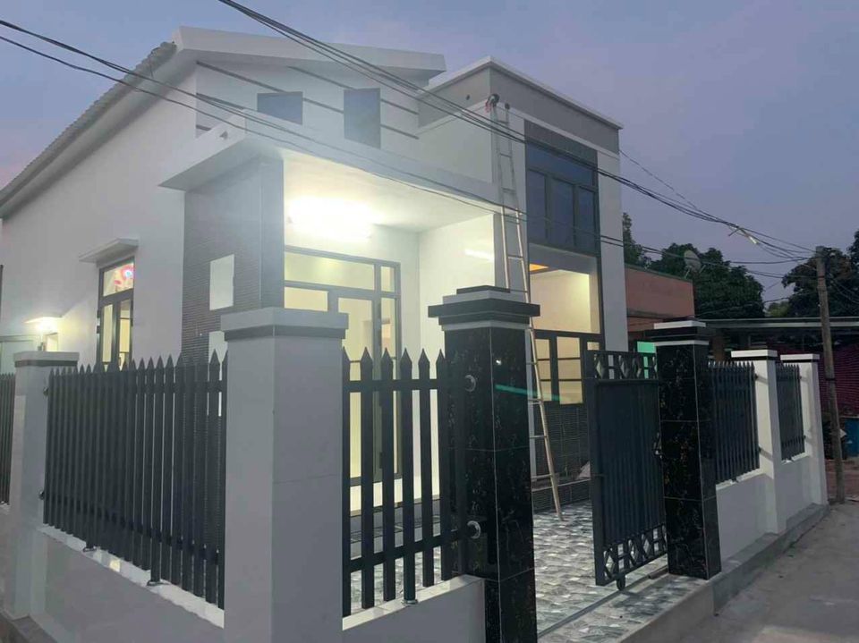 Căn nhà người quen cần bán gấp cho kịp xoay xở công việc 108m2 8x13 vuông vức Đất Đỏ