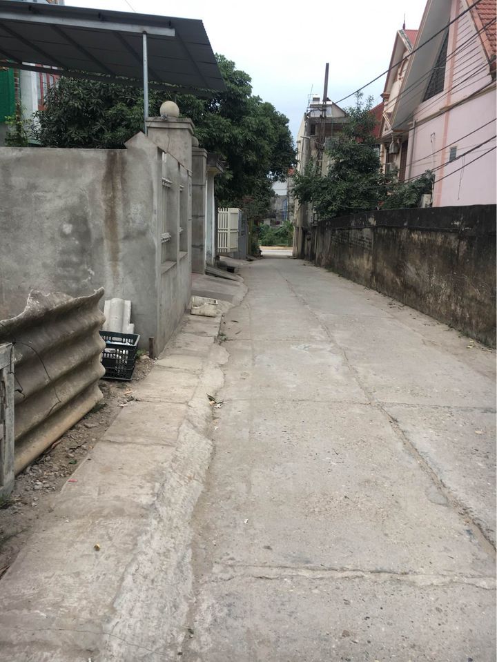 Bán đất ngay cổng trường Cấp 3 Chu Văn An Gang Thép Diện tích: 7,85x21 = 164m thổ cư 150m.