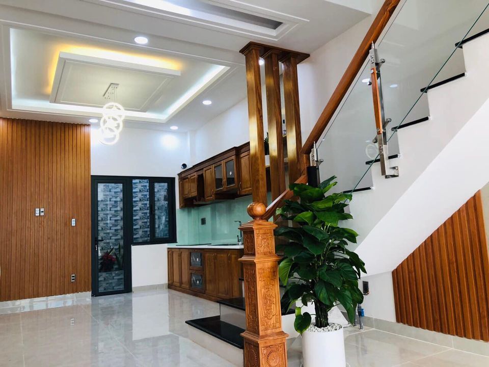 Bán nhà 6m thông Trần Thái Tông, F.15 Quận Tân Bình Diện tích: 4x15,5m vuông vức không lộ giới