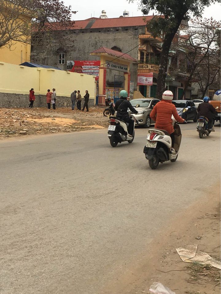 Bán đất ngay cổng trường Cấp 3 Chu Văn An Gang Thép Diện tích: 7,85x21 = 164m thổ cư 150m.