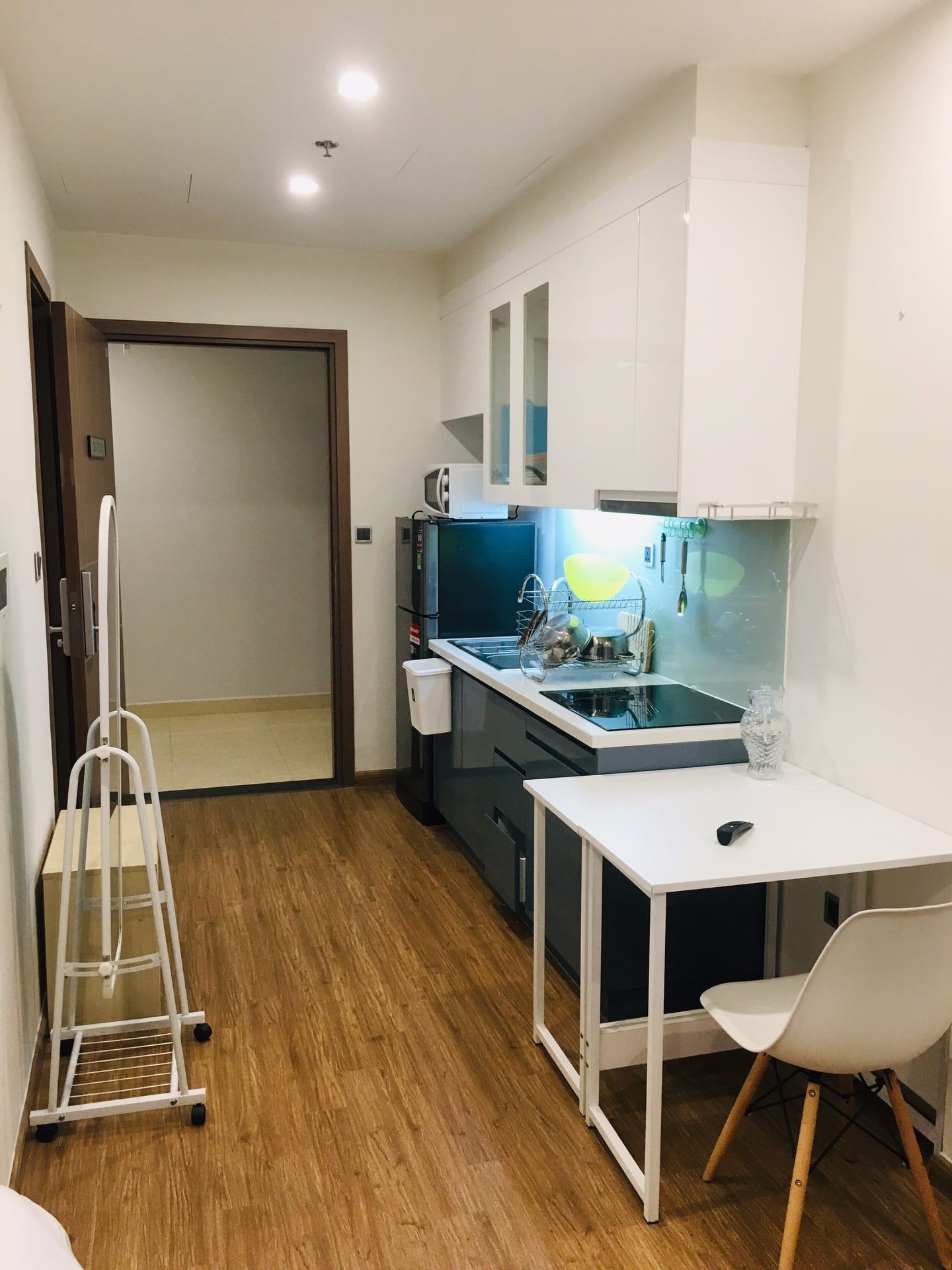 cho thuê studio 30m2 đầy đủ nội thất xịn tại vinhomes greenbay giá rẻ. phù hợp 1-2 người.