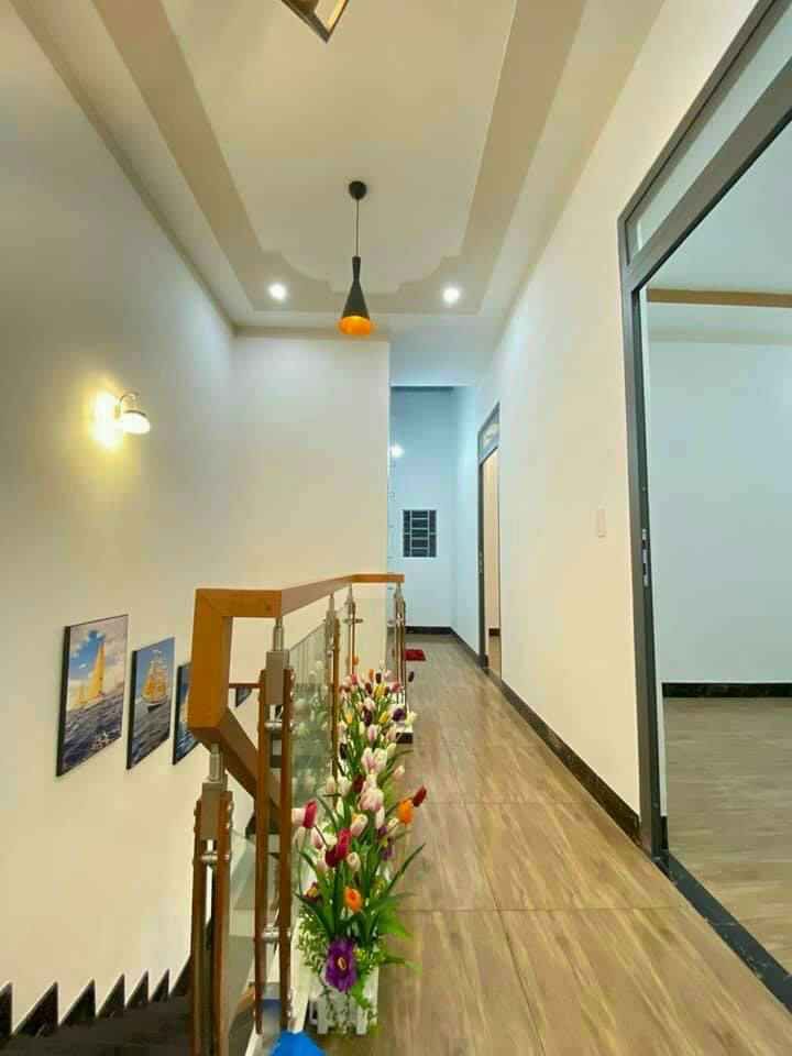 Cần bán gấp nhà 1 lầu 1 trệt gần chợ phú thọ kp5 trảng dài Nhà gì đẹp thế Gồm 3 p ngủ .2 tolet