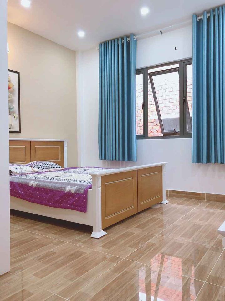NHÀ MẶT TIỀN NGÃ 4 MIẾU ÔNG CÙ SHR 64M2 800TR