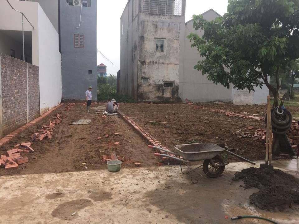 Bán lô ngay trục chính của làng. Đường rộng 8m. Diện tích 64m2 tổ 10 Ấp Tre, tt Quang Minh, Mê Linh