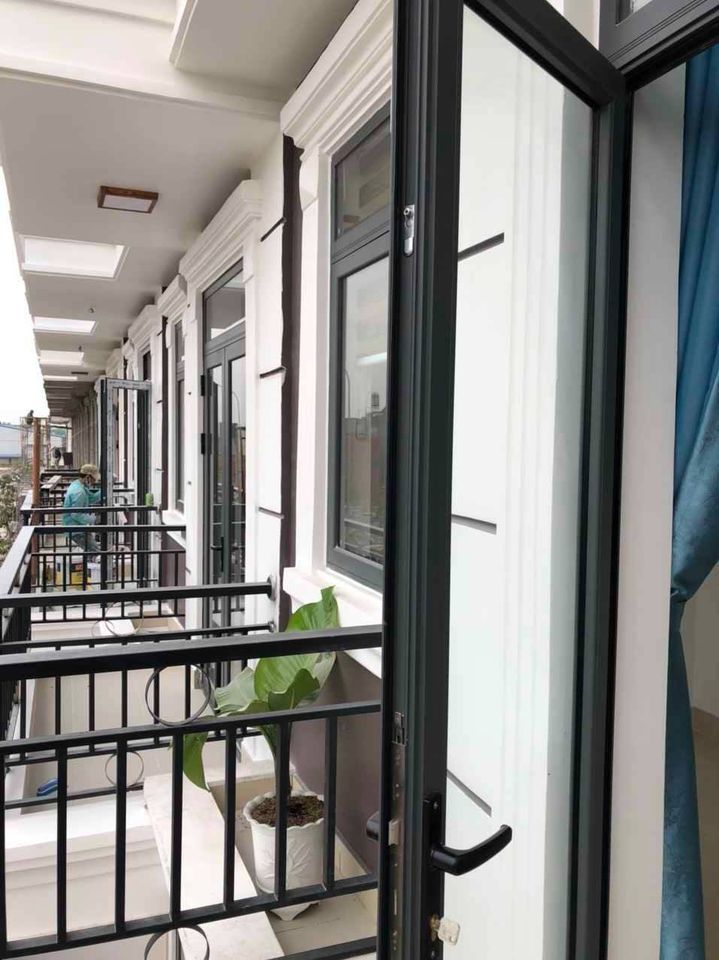NHÀ MẶT TIỀN NGÃ 4 MIẾU ÔNG CÙ SHR 64M2 800TR