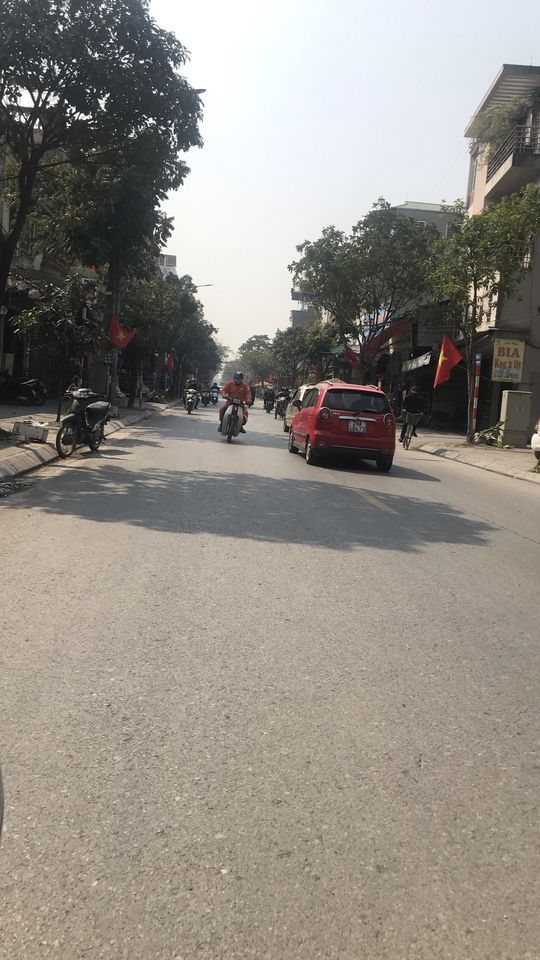 CẦN BÁN NHÀ Diện tích 134m. Nhà mặt đường phố Uy Nỗ - Đông Anh 134m Đất đã có 60m xây nhà