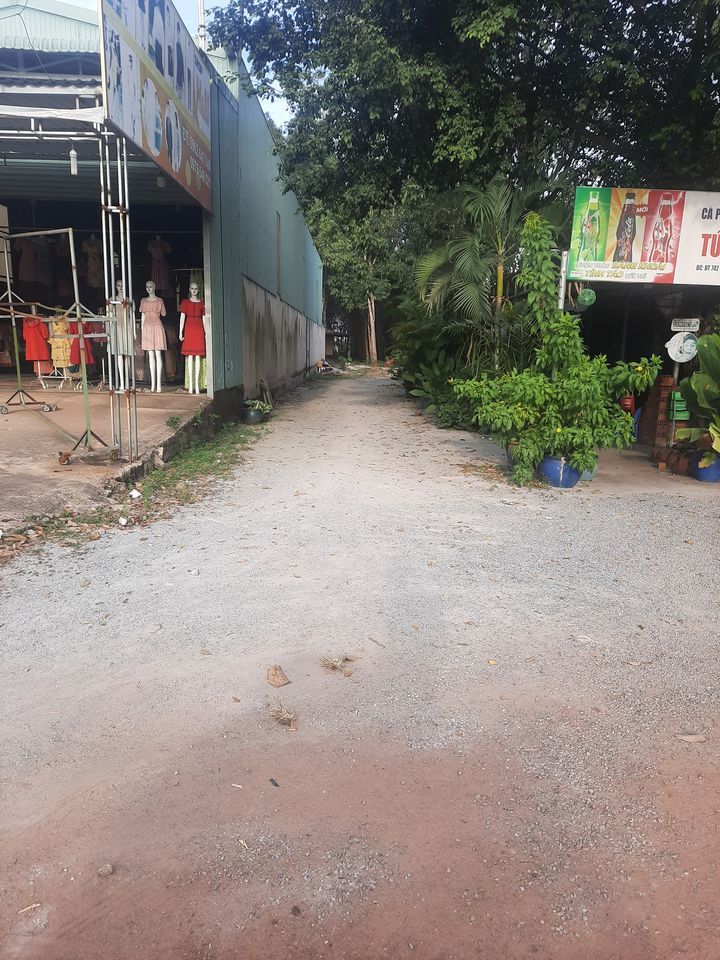 Chủ kẹt tiền cân bán gấp lô đất 8x53 ctc mặt tiền ĐT742 Phường Vinh Tân gân chợ và KCN