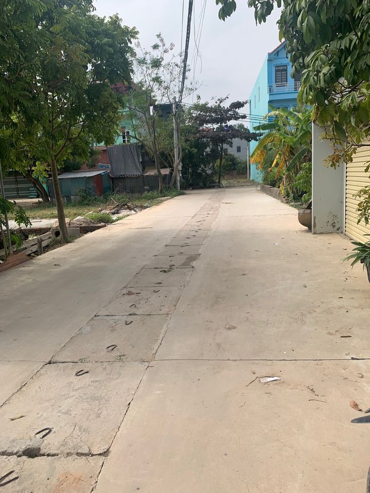 Bán lô ngay trục chính của làng. Đường rộng 8m. Diện tích 64m2 tổ 10 Ấp Tre, tt Quang Minh, Mê Linh