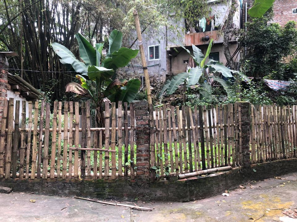 Cần bán mảnh đất kèm tặng nhà cấp 4, tổ 3 Tân Giang Diện tích: 214m, có 80m đất ở