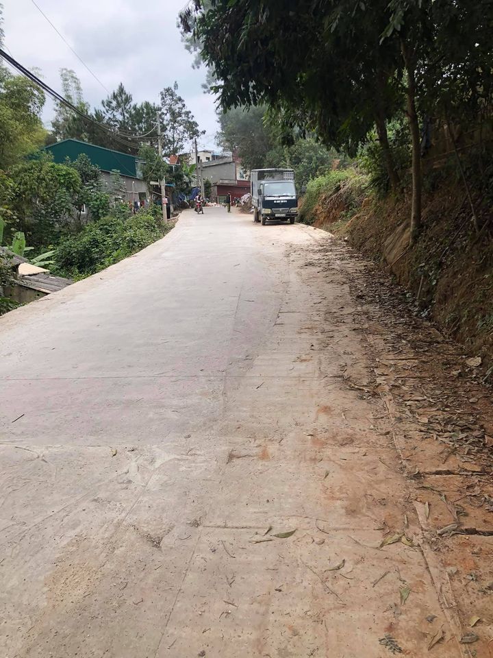 Cần bán mảnh đất kèm tặng nhà cấp 4, tổ 3 Tân Giang Diện tích: 214m, có 80m đất ở