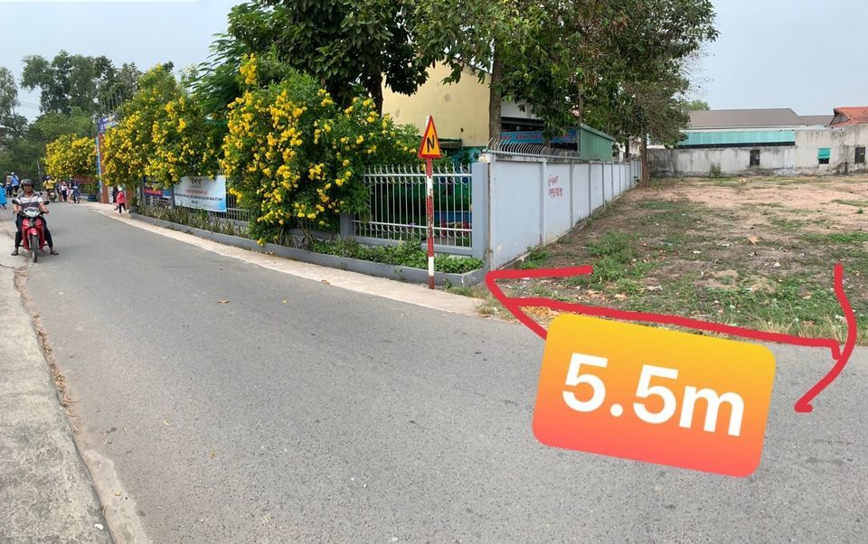 Đất chính chủ. Mình cần bán lô đất cặp kế bên trường cấp 1 Lê Thị Hồng Gấm, Tân An TDM.