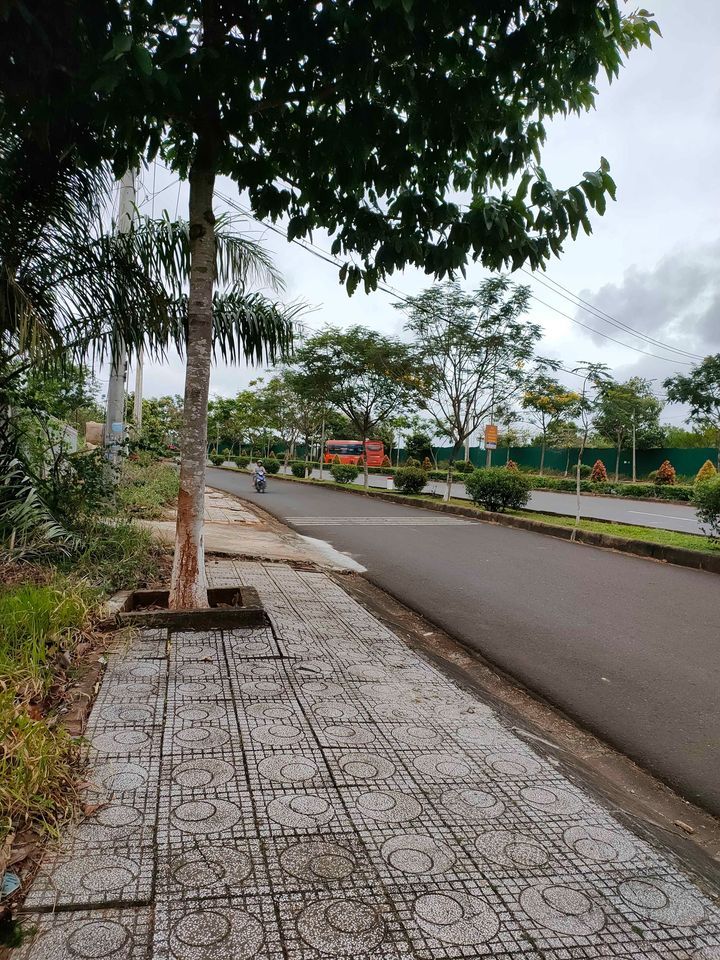 Bán 50m mặt tiền q.lộ 14 ngay trung tâm Tp Gia Nghĩa, đất bằng đẹp. Thuận tiện cho kinh doanh