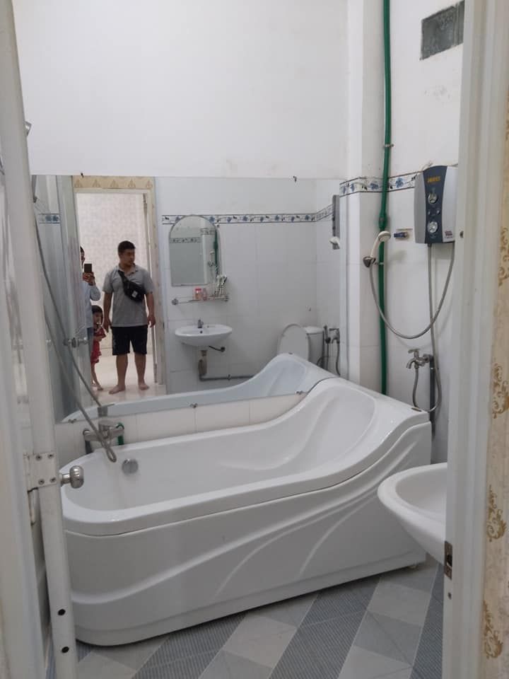 Bán nhà một trệt một lầu Nhà mới hoàn đã hoàn công,chỉ sách vali vào ở ngay nhà hẻm 4m Linh Trung