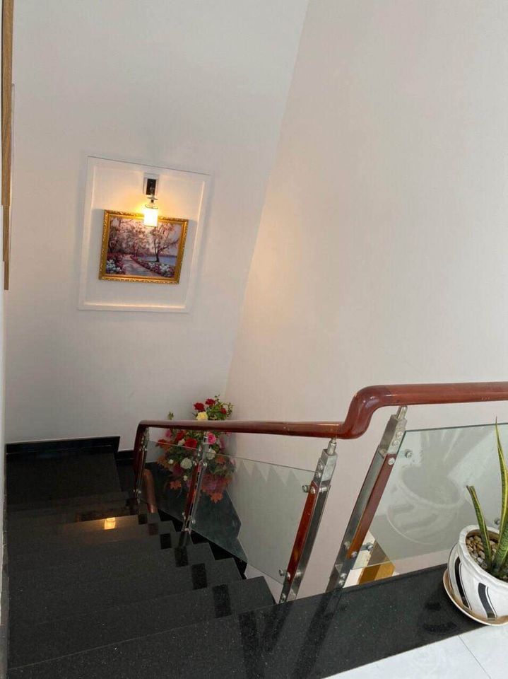 Bán nhà mặt tiền kinh doanh. spa .tiệm cầm đồ...trảng dài.5x37m nở hậu 6 P ngủ và 2 P khách