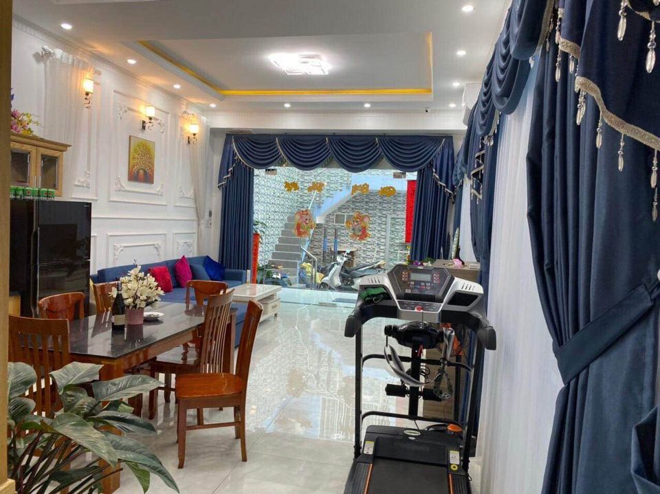 Bán nhà mặt tiền kinh doanh. spa .tiệm cầm đồ...trảng dài.5x37m nở hậu 6 P ngủ và 2 P khách