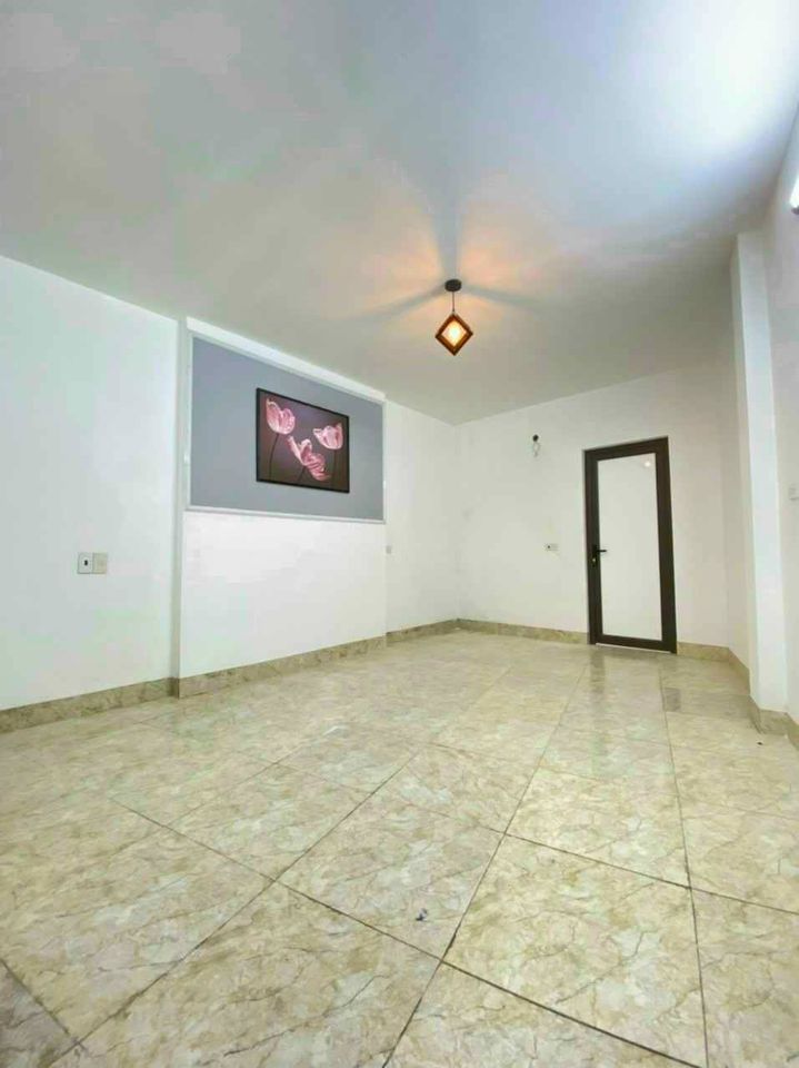 Nhà 2 tầng 60m2, 3 phòng ngủ, xe ô tô ra vào nhà. 1.2x tỷ. cách mặt phố Lê Viết Quang khoảng 30m