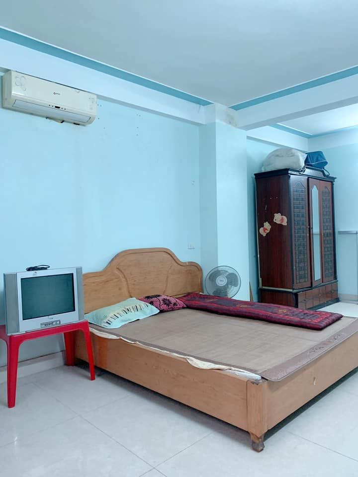 Bán Nhà 3 tầng Hướng Đông Nam đường Mường Than - gần ngã 6 - có thể vừa ở vừa kinh doanh.