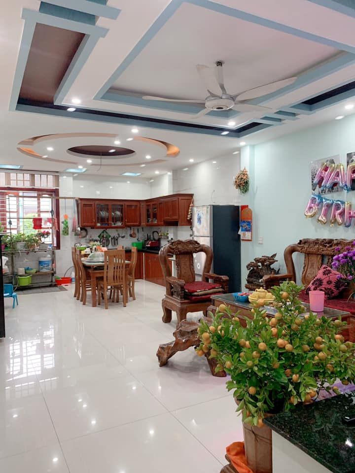 Bán Nhà 3 tầng Hướng Đông Nam đường Mường Than - gần ngã 6 - có thể vừa ở vừa kinh doanh.
